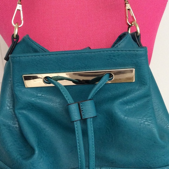 Gorgeous new vegan leather bag/backpack - Picture 2 of 4